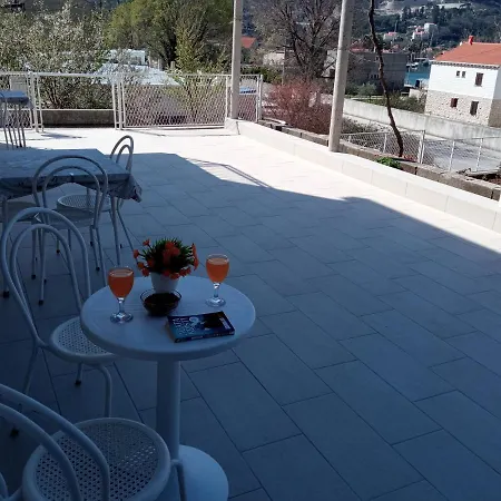 Sun Apartment *